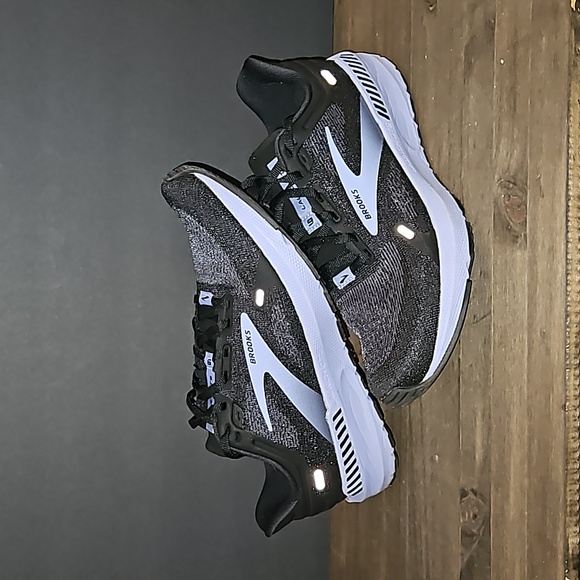 NIB Brooks Launch GTS 9 W10 Black/Purple - Picture 2 of 11